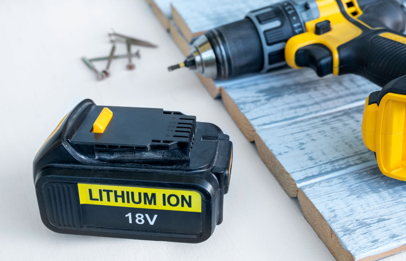 Lithium-Ionen-Akku und Akkuschrauber